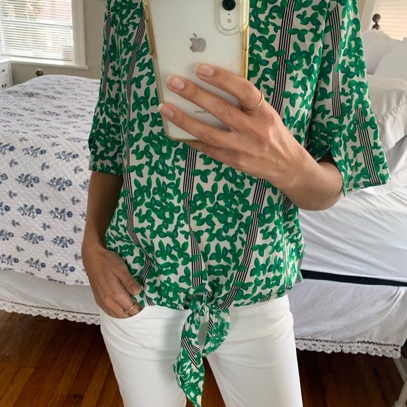 Vibrant green ivy print top. Loose fitting. XS-S JoyJoy - Picture 4 of 5